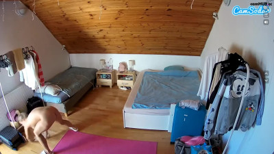 voyeurcam-julmodels-whitebed-3 show 2