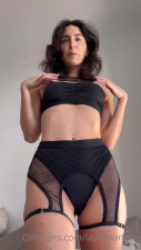 Layla Marlene Onlyfans 12-Jan-2025 panties to the side