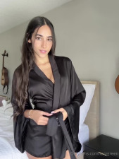 Izzy Green Onlyfans 12-Jan-2025 caressing her clit