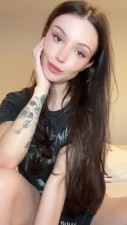 Dainty Wilder Onlyfans 11-Feb-2025 poses and caresses herself between her legs